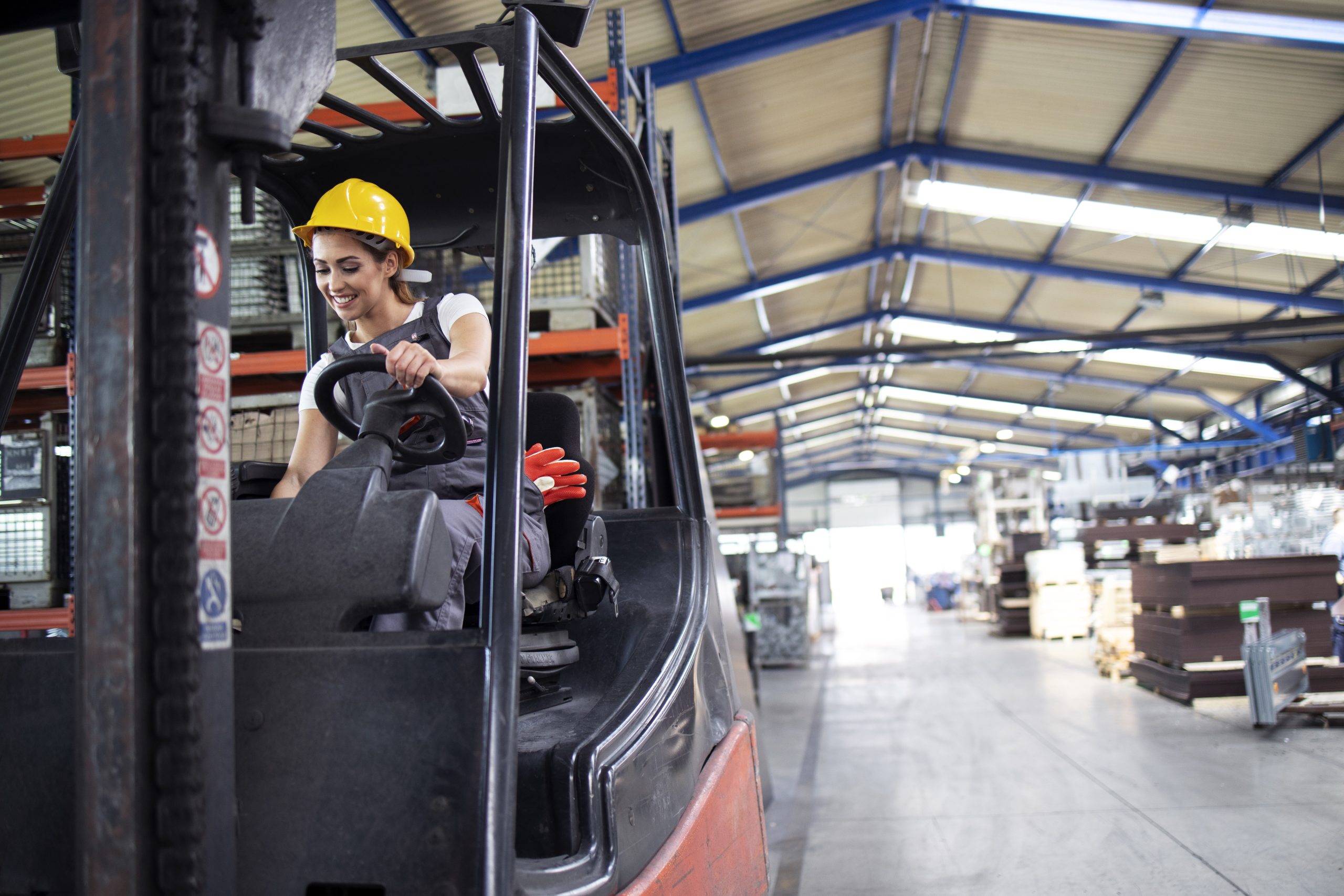 Home - Türkçe 15 Professional female industrial driver operating forklift machine factory s warehouse scaled