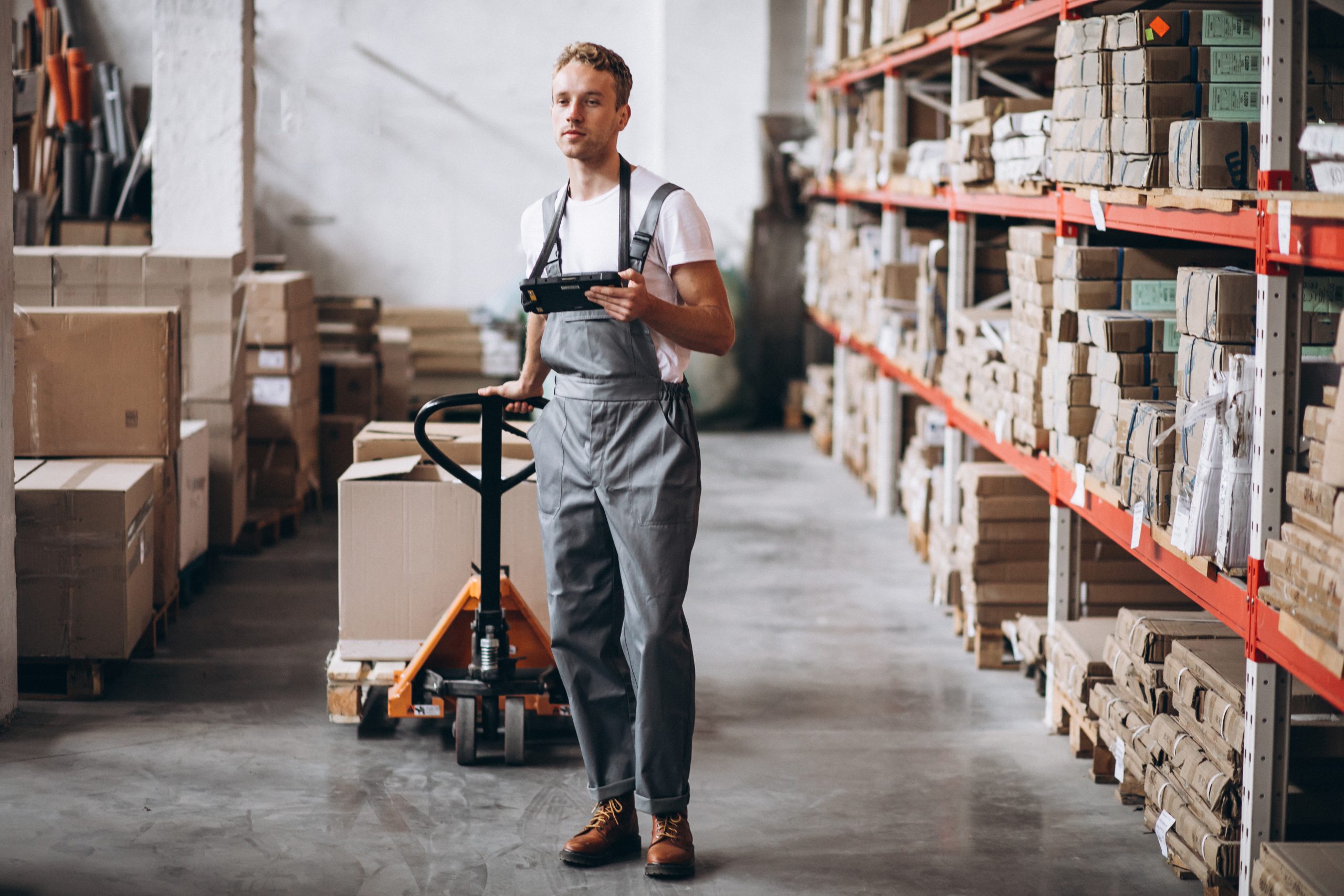 Home - Türkçe 16 Young man working warehouse with boxes 2 scaled